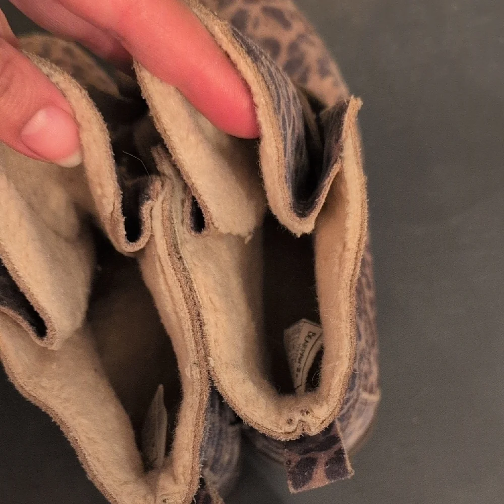 BearPaw Brown Suede Boots Rugged Sole